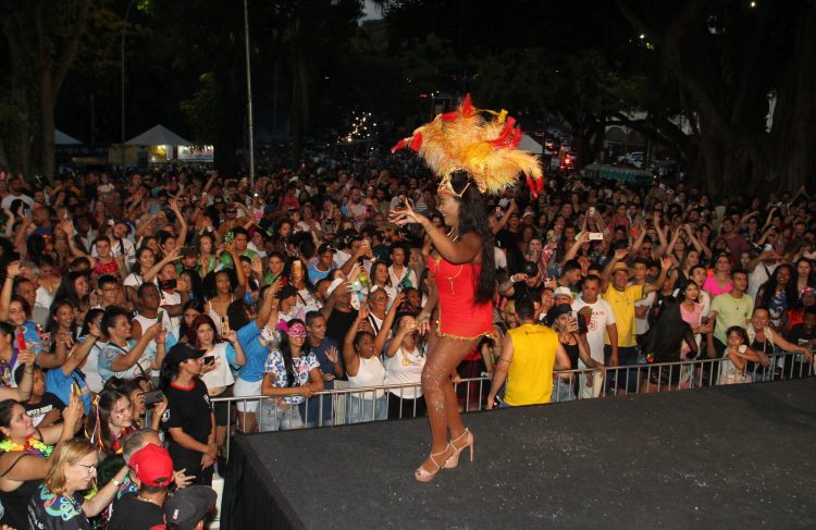 Mais de 35 mil pessoas participaram do carnaval na Praça da Paz