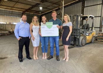 Associado de São Miguel do Iguaçu é surpreendido com prêmio do Seguro de Vida Sicredi-Icatu