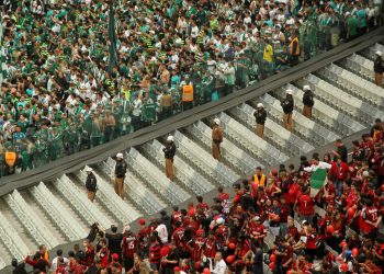 Projeto prevê multa para quem participa de brigas em estádios de futebol no Paraná