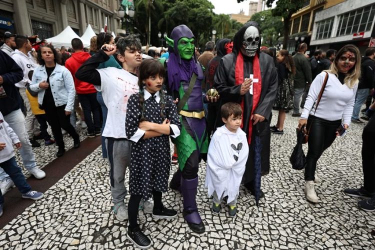 Carnaval de Curitiba teve “Marcha Zumbi”