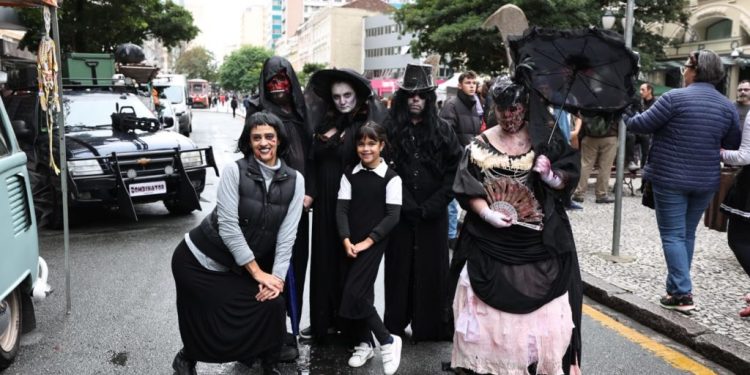 Carnaval de Curitiba teve “Marcha Zumbi”