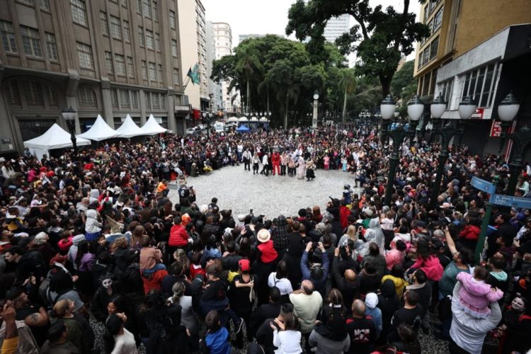 Carnaval de Curitiba teve “Marcha Zumbi”