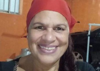 Neta e namorado, ambos de 17 anos, são suspeitos de matar a avó a facadas em Foz