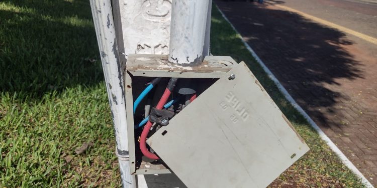 Furto de fios de cobre deixa a Praça da Paz às escuras em Foz