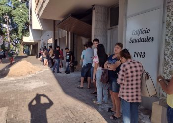 Renovação do cadastro de estudantes faz aumentar o movimento na Central de Bilhetagem em Foz