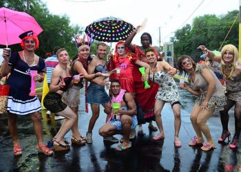 Bloco “Meninas Veneno” abre o carnaval de rua de Foz neste sábado