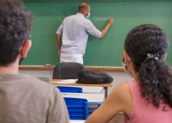 Universidades estaduais ofertam 690 vagas em licenciaturas para professores da educação básica