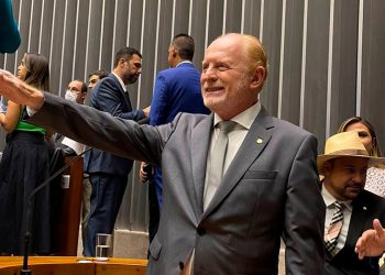 Vermelho assume o seu segundo mandato como Deputado Federal