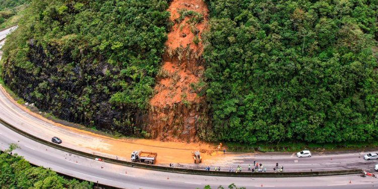 Caos na BR-277 pode gerar prejuízo de R$ 600 mi no escoamento da soja do Paraná