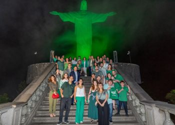 Foz do Iguaçu ganha iluminação especial em alusão ao Dia da Conscientização sobre a Neuromielite Óptica