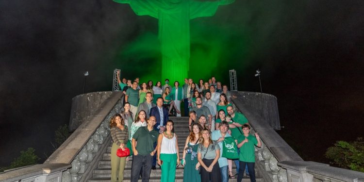 Foz do Iguaçu ganha iluminação especial em alusão ao Dia da Conscientização sobre a Neuromielite Óptica
