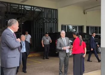 Embaixador dos EUA esteve em Cidade do Leste para tratar de combate à corrupção