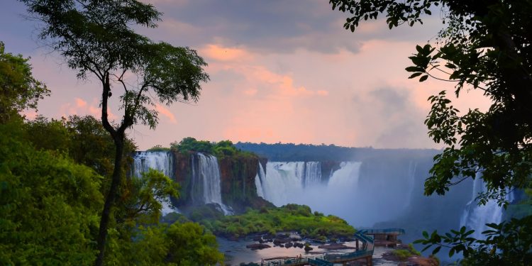 Parque Nacional do Iguaçu recebeu mais de 136 mil visitantes em fevereiro