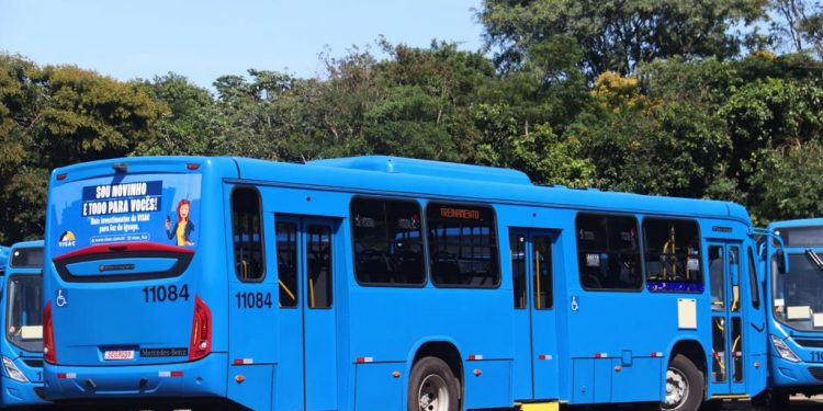 Transporte coletivo de Foz do Iguaçu recebe reforço de 12 ônibus zero km