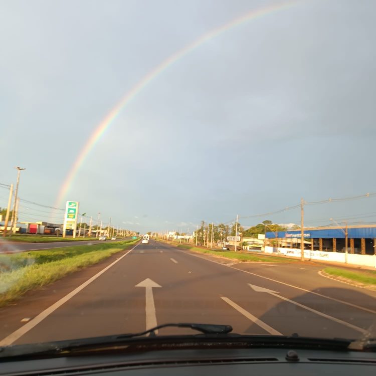 Arco-íris coloriu o céu da fronteira nesta manhã