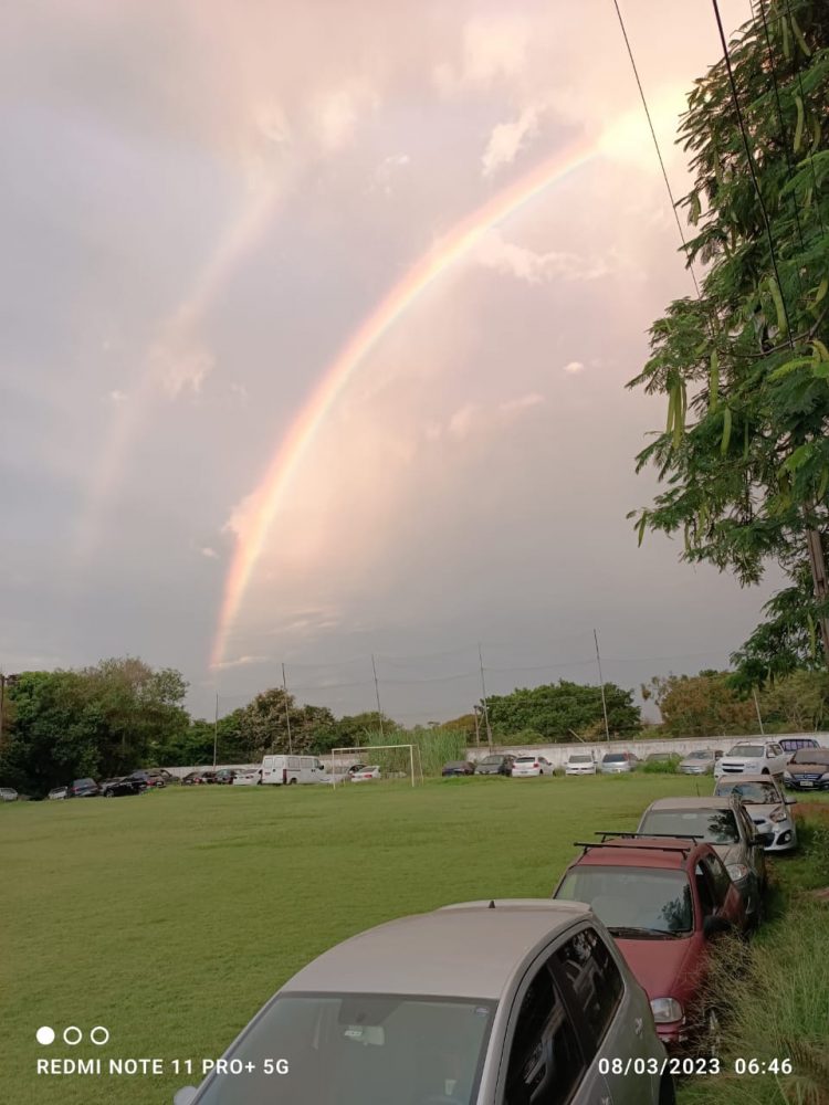 Arco-íris coloriu o céu da fronteira nesta manhã