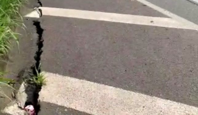 BR-277 é totalmente interditada no sentido Litoral do Paraná, após afundamento na pista