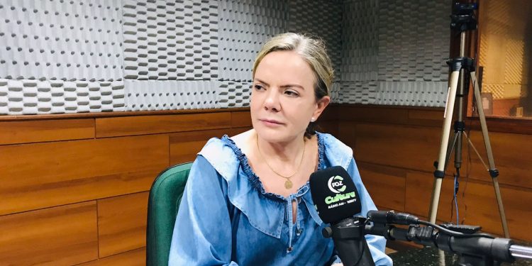 “Não tenho porque sentar com Sergio Moro para discutir pedágio.Não tenho respeito por ele”, disse a deputada Gleisi Hoffmann