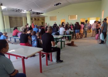 Escola Municipal Duque de Caxias começou hoje o ano letivo, mas não foi para todos os alunos
