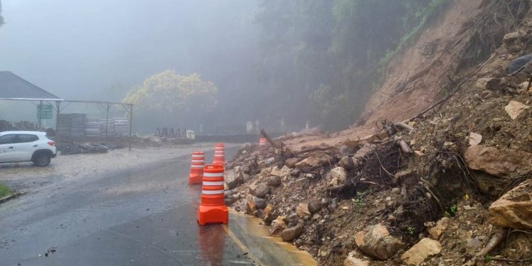 Estrada da Graciosa foi interditada devido às chuvas