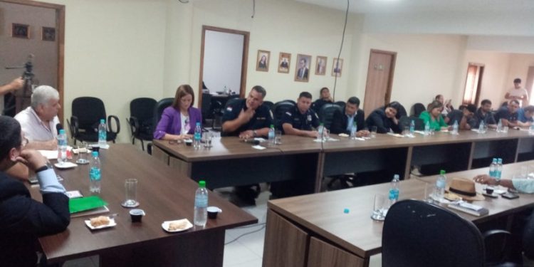 Autoridades paraguaias planejam medidas para acabar com extorsão a turistas em CDE