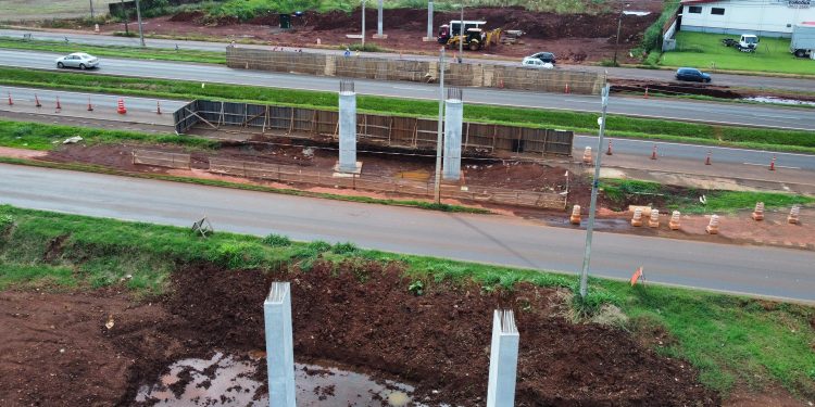 Vigas do novo viaduto da BR-277 na Perimetral Leste foram concluídas