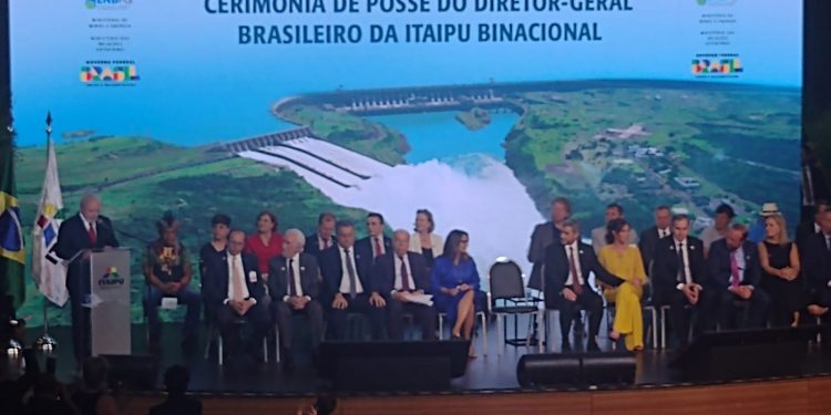 Na posse do novo diretor-geral da Itaipu, Lula reafirma compromisso com a Unila