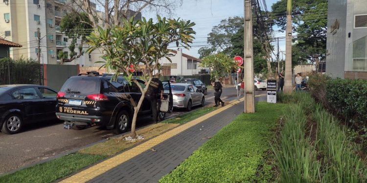 Polícia Federal deflagra operação Conexão Guarani contra o tráfico internacional de armas