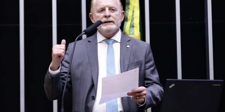 Deputado Vermelho protocola projeto para aumentar segurança nas escolas