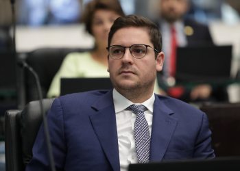 Matheus Vermelho cria projeto de lei que homenageia os guias de turismo do Paraná