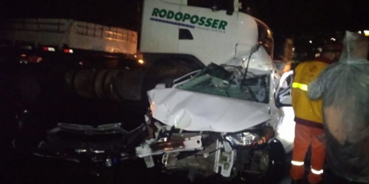 Duas pessoas morrem e seis ficam feridas em acidente envolvendo 19 carros na BR-376