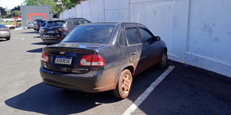 Dois homens que usavam carro para invadir lojas são presos em Foz