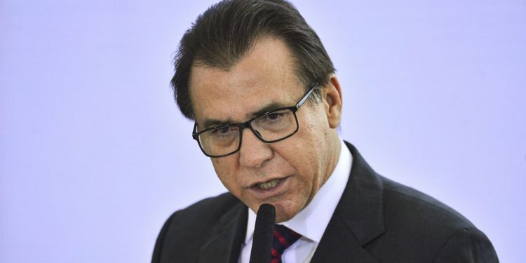 Ministro do Trabalho enviará proposta de mínimo de R$1.320