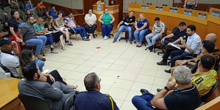 A segurança na escolas foi tema de uma reunião extraordinária na Câmara de Vereadores em Foz