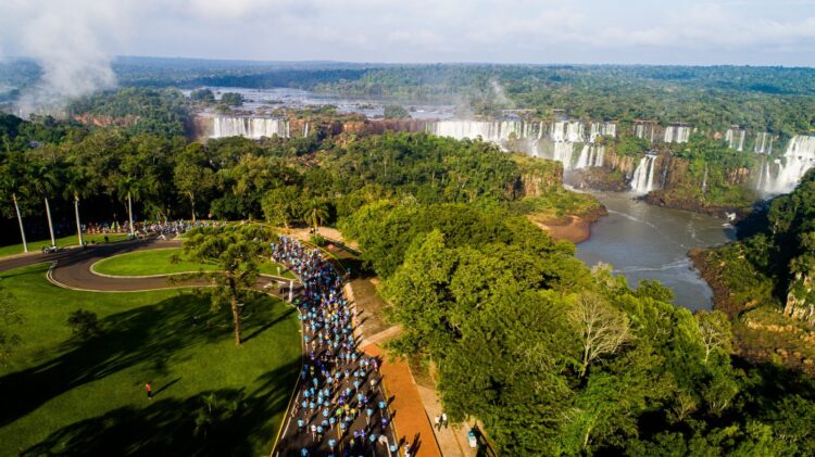 Meia das Cataratas recebeu mais de 4 mil corredores no Parque Nacional do Iguaçu