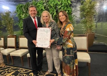 Lea Vianna, ex-primeira-dama de Foz e fundadora da Guarda Mirim, é homenageada com a comenda Grã-Cruz Ordem das Cataratas