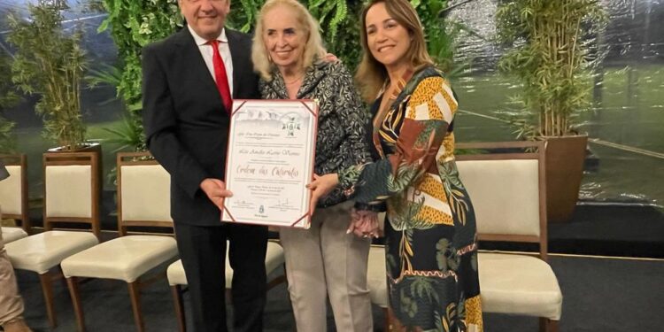 Lea Vianna, ex-primeira-dama de Foz e fundadora da Guarda Mirim, é homenageada com a comenda Grã-Cruz Ordem das Cataratas