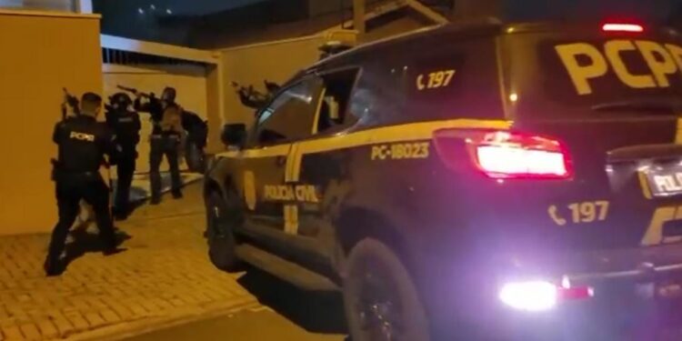 Polícia faz operação contra organização criminosa especializada no tráfico de drogas
