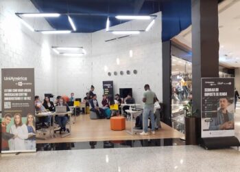 Catuaí Palladium e Descomplica Uniamérica realizam ação de tira-dúvidas sobre IR 2023