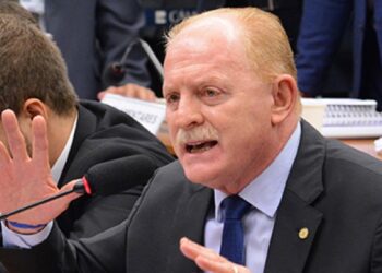 “Projeto das Fake News é uma afronta à liberdade de expressão e prejudica a economia do país”, diz Vermelho