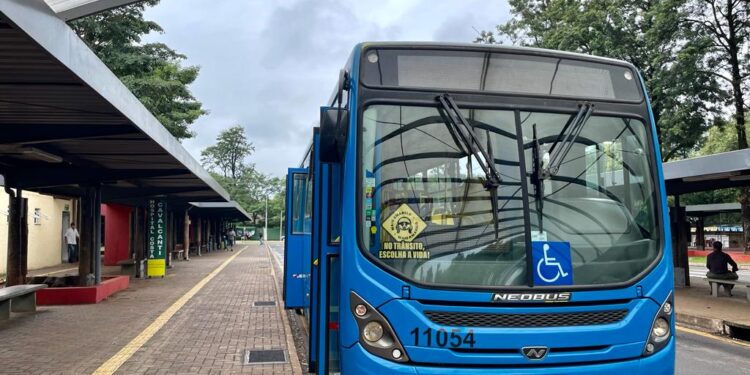 VISAC adesiva os ônibus em alusão ao Maio Amarelo