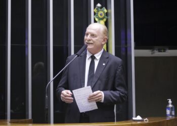 Vermelho diz que Piso Nacional da Enfermagem é uma vitória da categoria