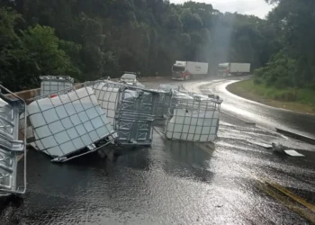 BR 277 está interditada por causa do acidente, no Km 484, em Nova Laranjeiras
