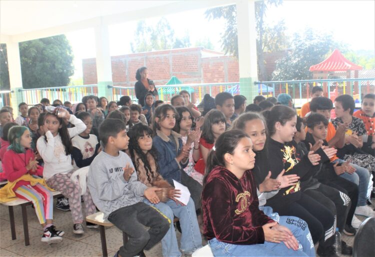 Escola Suzana Balen e Sicoob formam cooperativa mirim em Foz do Iguaçu