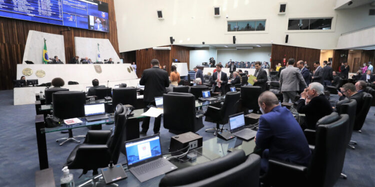 Deputados aprovam funcionamento de Cooperativas-Escolas nos colégios agrícolas do Paraná