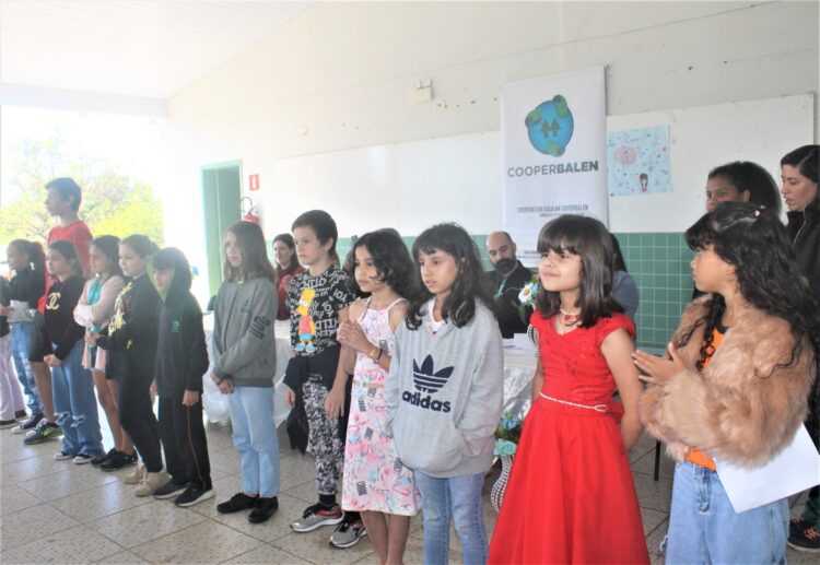Escola Suzana Balen e Sicoob formam cooperativa mirim em Foz do Iguaçu
