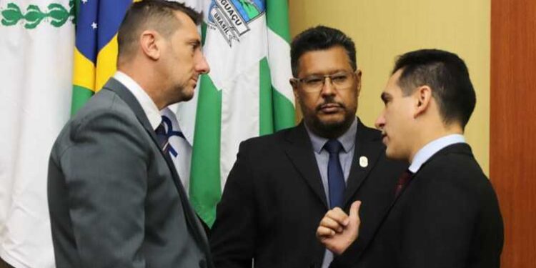 Quatro vereadores assinam projeto que pede a suspensão do reajuste do Estarfi