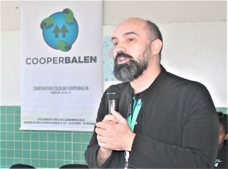 Escola Suzana Balen e Sicoob formam cooperativa mirim em Foz do Iguaçu