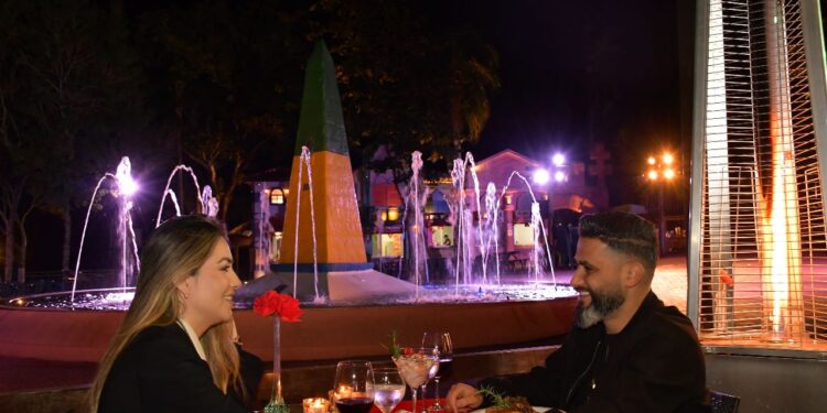 O Dia dos Namorados pode ser comemorado com jantar no Marco das Três Fronteiras