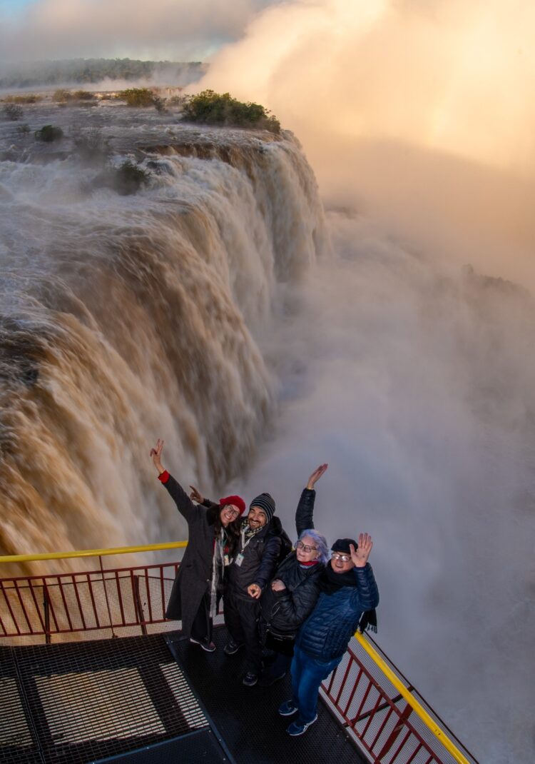 Amanhecer nas Cataratas encanta visitantes